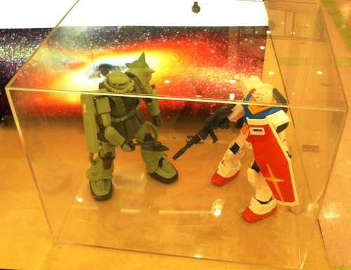 メガサイズガンダム+ザクⅡ.JPG