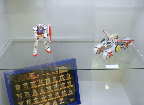 木馬とガンダム.JPG